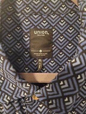 Union Navy & Light Blue Geometric Button-Down Shirt